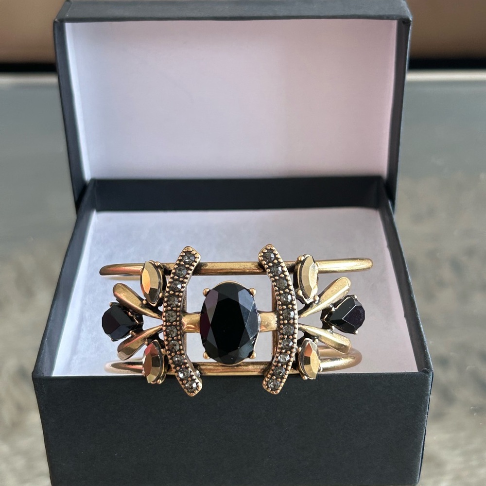 Elegant Black and Gold Women's Bracelet